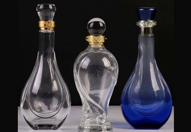 噴涂玻璃酒瓶與普通玻璃酒瓶之間有哪些區(qū)別？